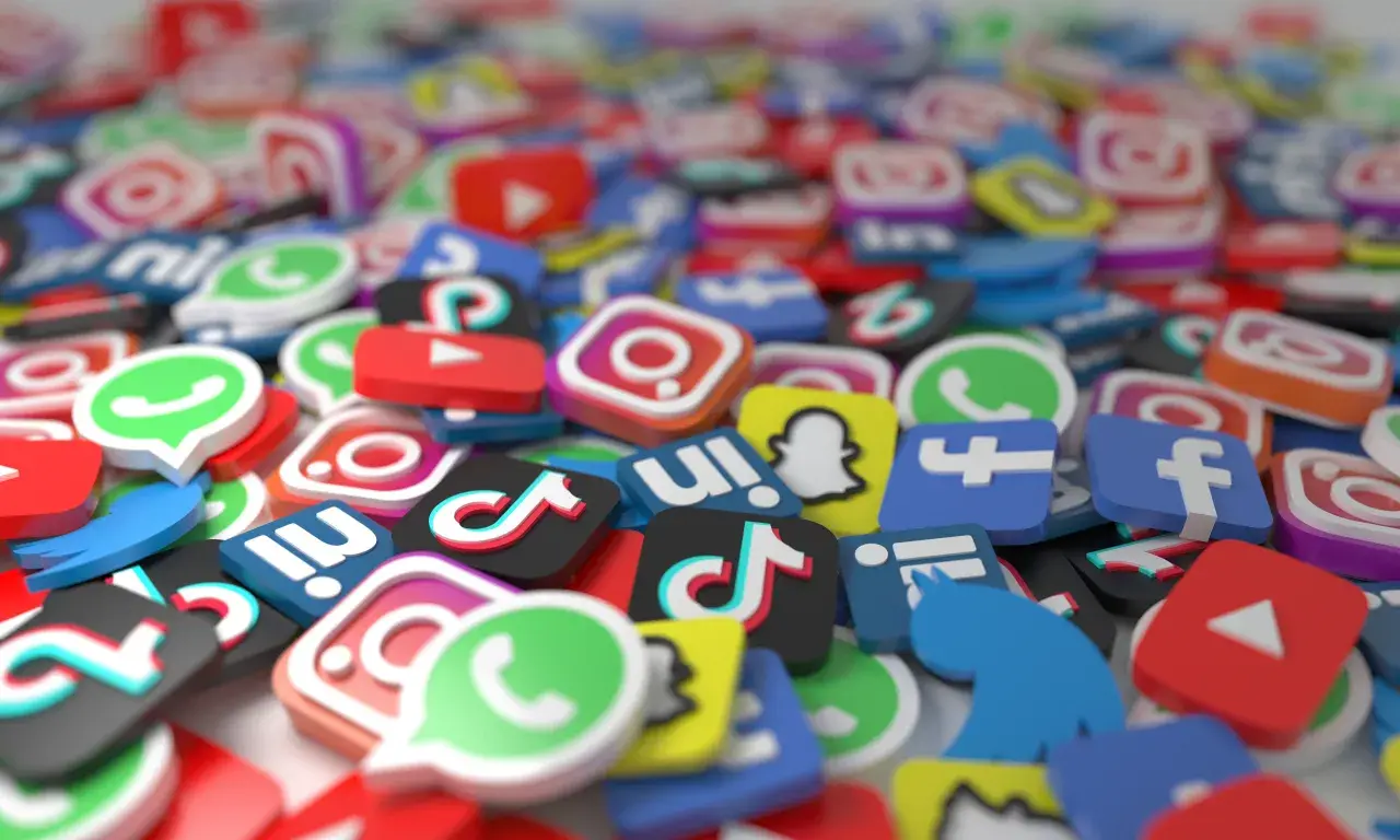 Zmiana warty w mediach społecznościowych: czy Facebook umiera? Gdzie są gen Z i Alfa?