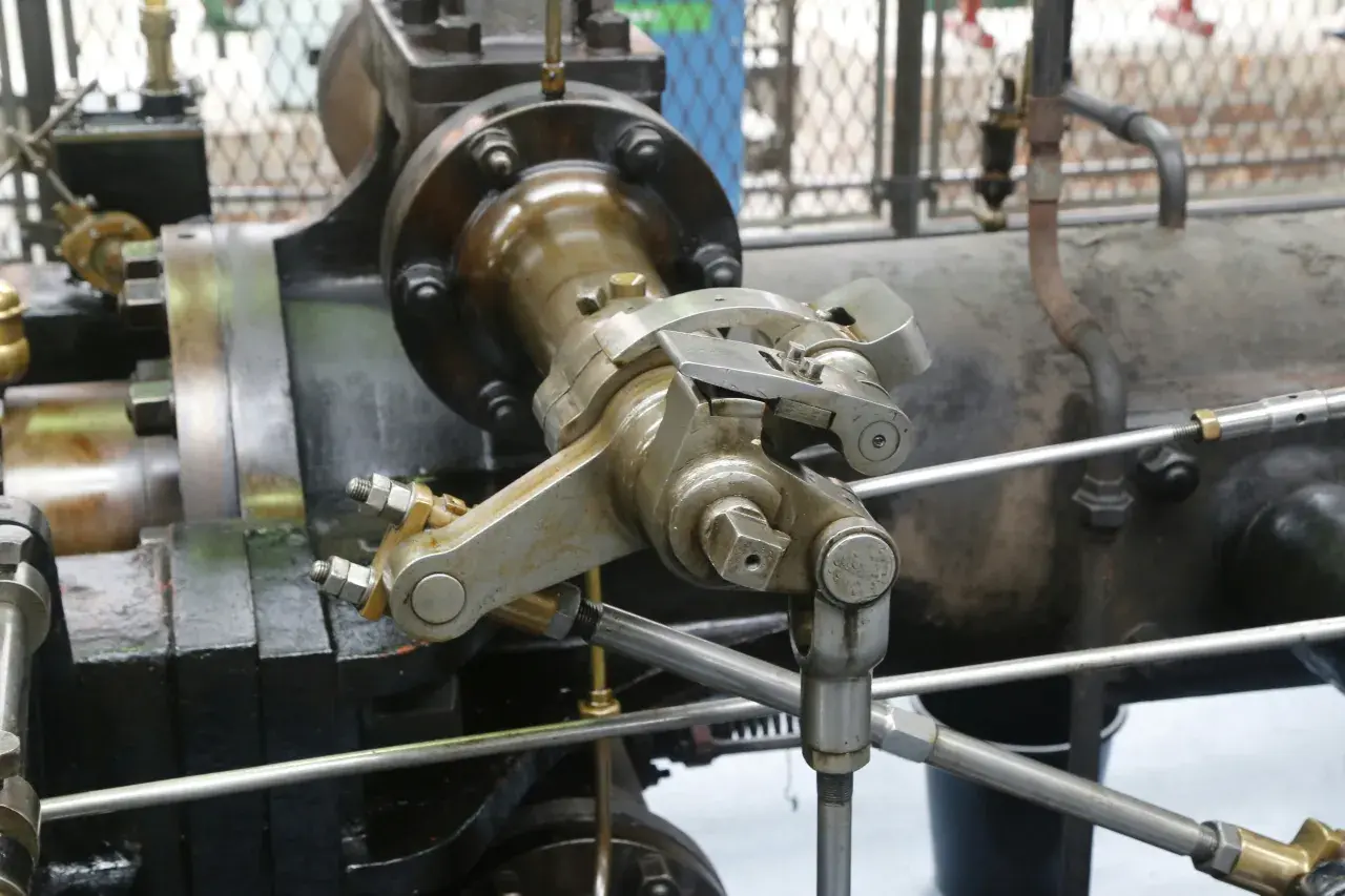 Hydraulika siłowa – jak działa i dlaczego jest kluczowa w nowoczesnych maszynach przemysłowych