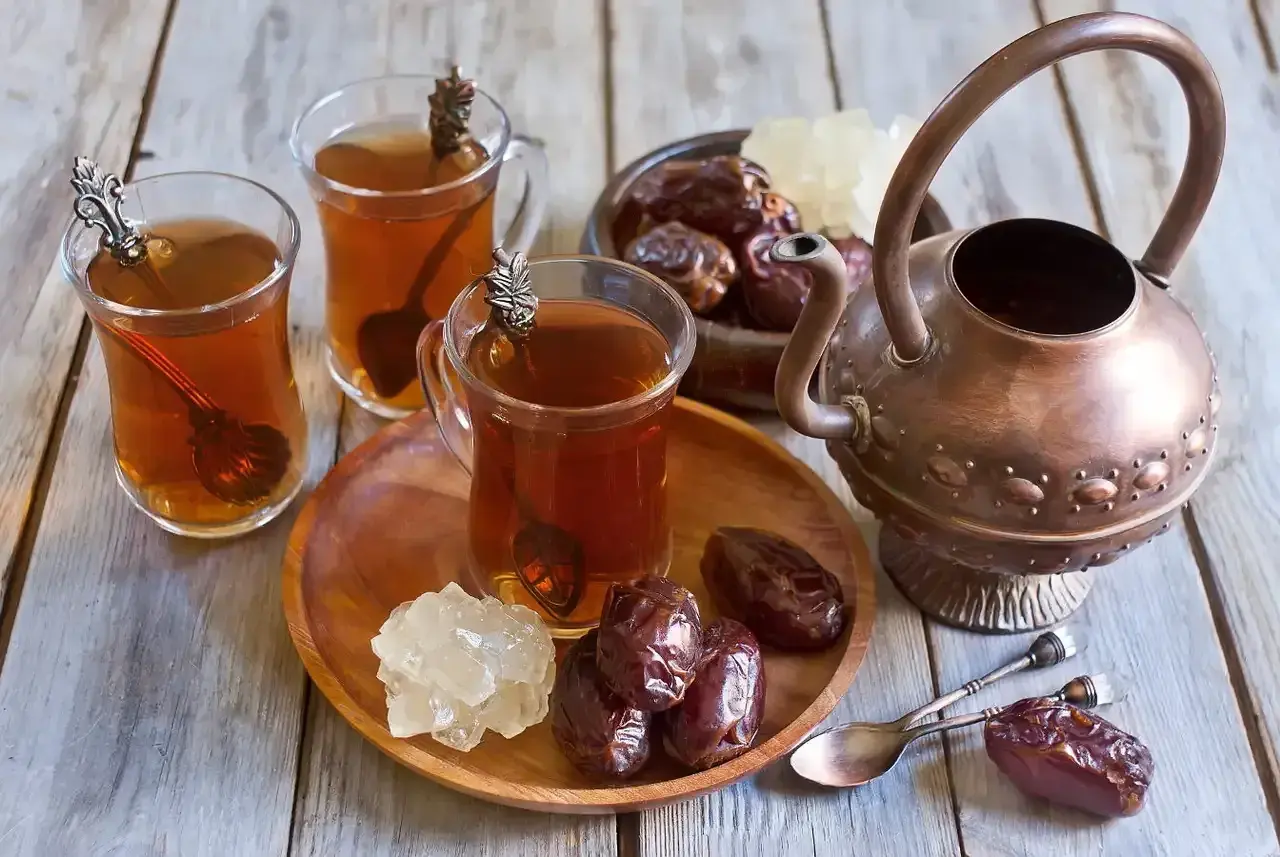 Tradycyjna herbata arabska przepis na aromatyczny napój krok po kroku