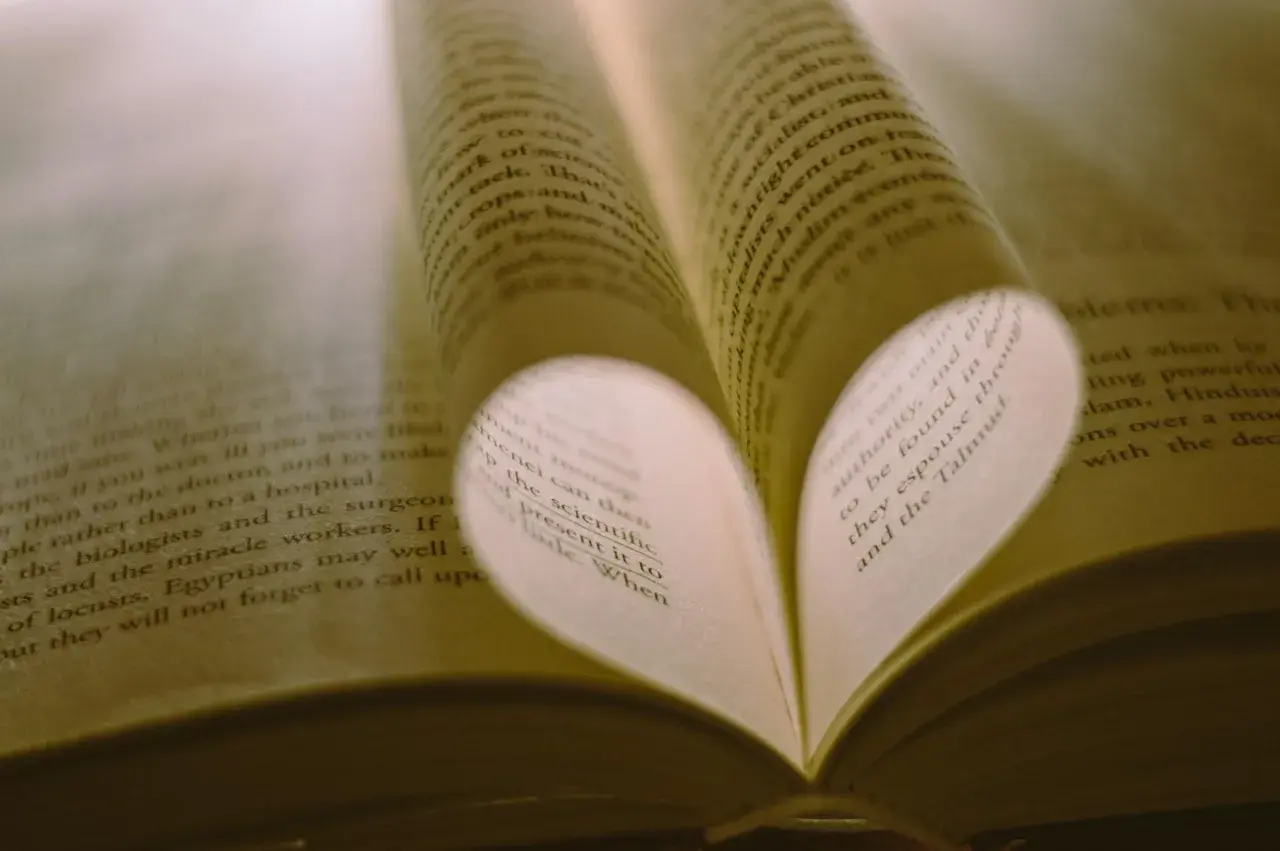 Od zauroczenia po wielkie więzi – literackie historie o miłości, które zostają w głowie na dłużej