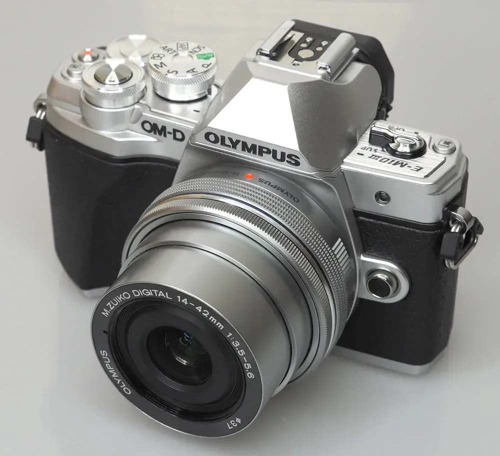 Najlepsze obiektywy do Olympus OM-D E-M10 Mark III - porównanie