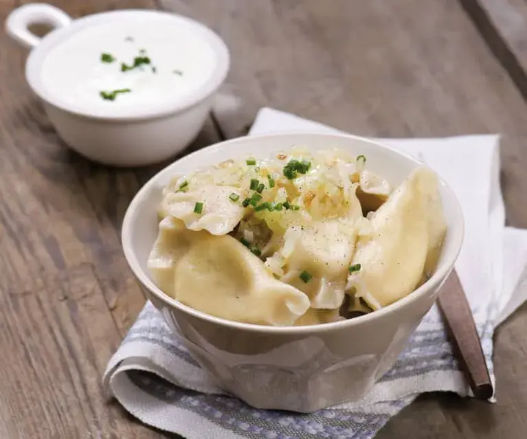 Thermomix przepisy: Jak łatwo przygotować ciasto na pierogi ruskie?