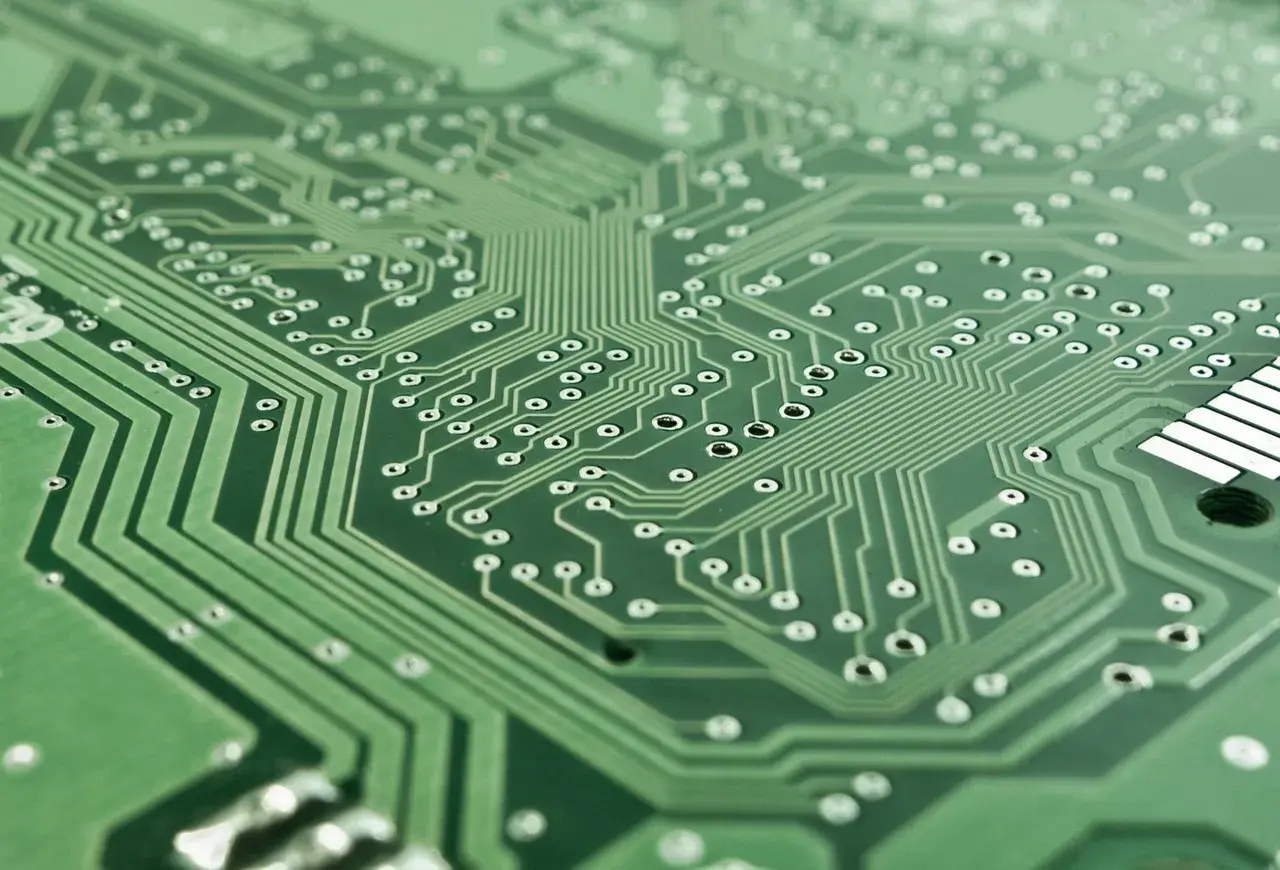 Sprzęt elektroniczny dla wymagających – dlaczego warto postawić na procesory AMD?