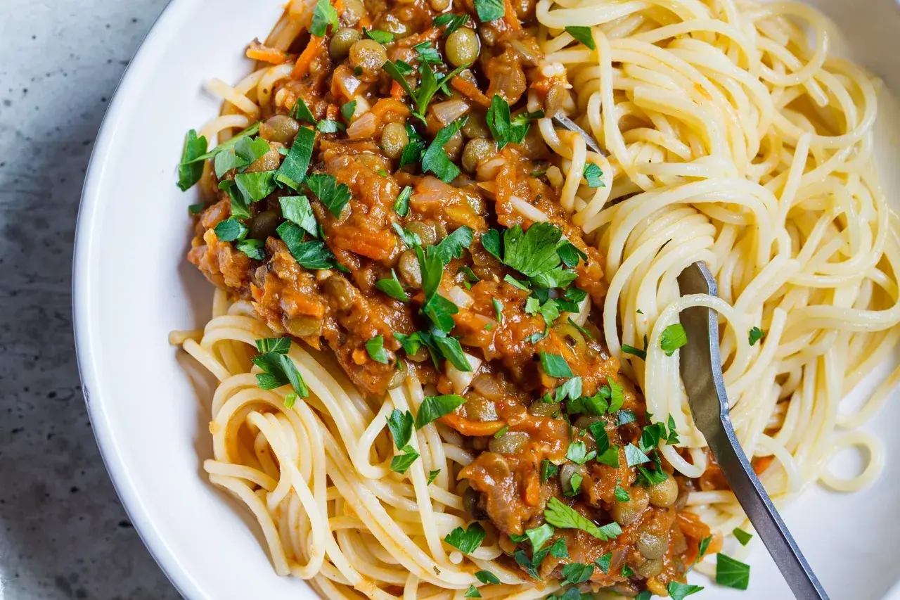 Spaghetti wegetariańskie z warzywami - najlepszy przepis krok po kroku