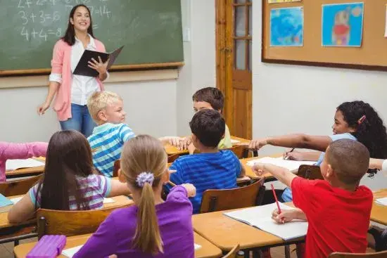 Czy pedagog może być wychowawcą klasy? Sprawdź ważne informacje
