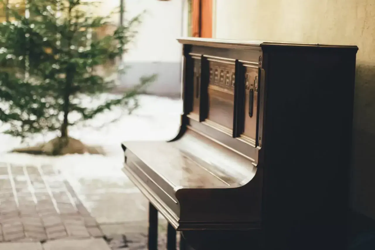 Czym się różni pianino od fortepianu? Kluczowe różnice i fakty