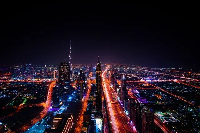 Gdzie leży Dubaj na mapie świata? Odkryj jego lokalizację i kontekst