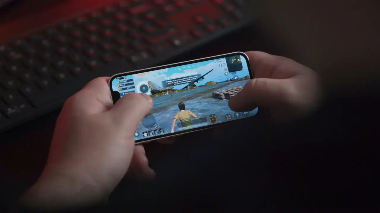 Psychologia użytkowników gier mobilnych – co naprawdę trzyma nas przy ekranie?