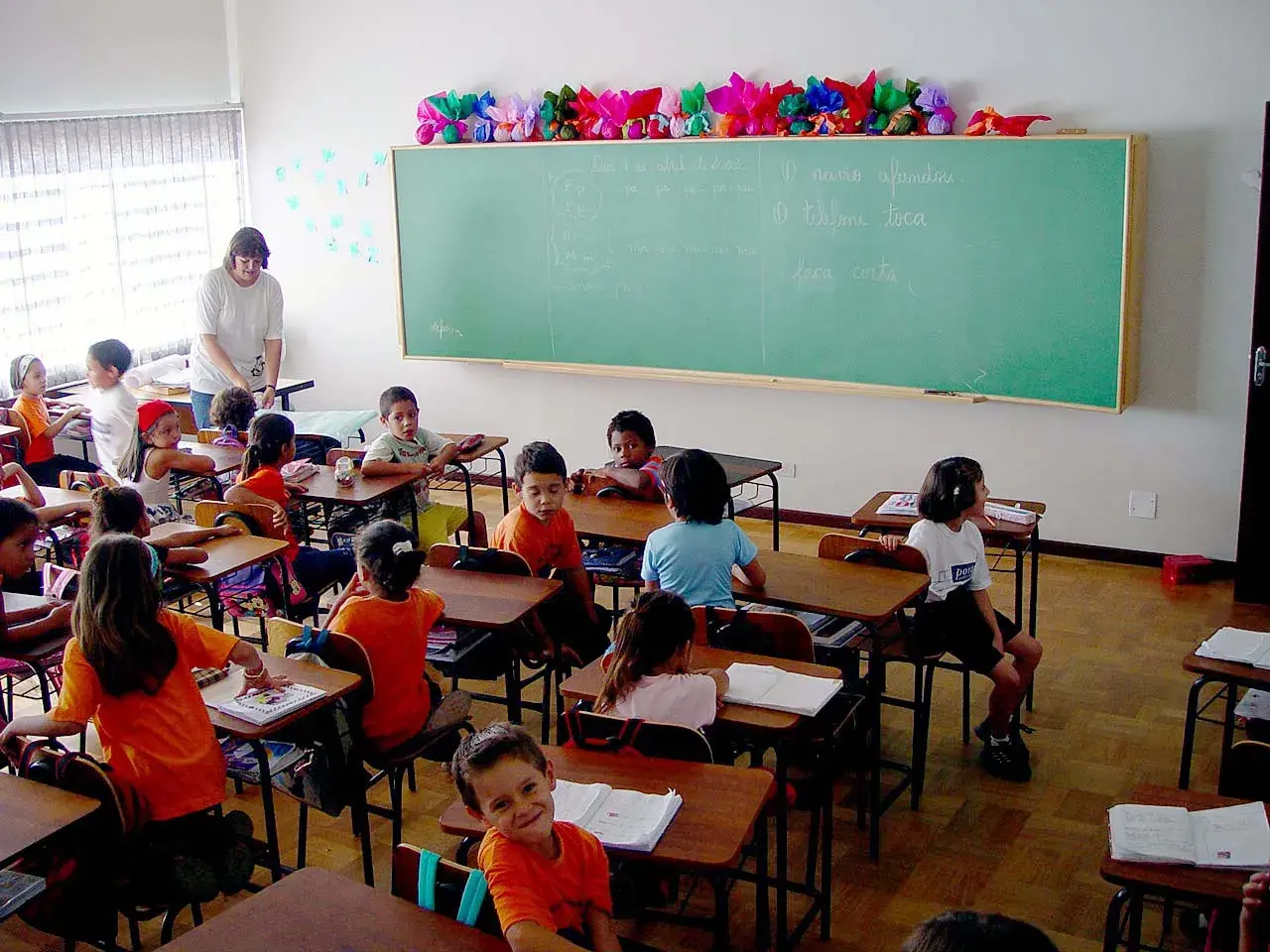 Co zawiera program nauczania? Kluczowe elementy, które musisz znać