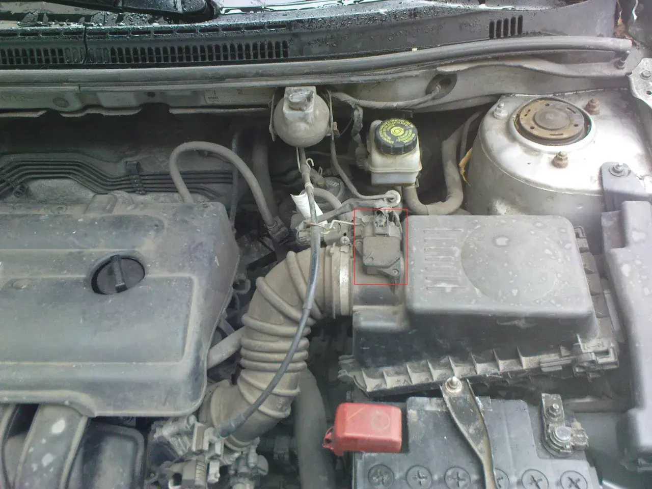 Gdzie jest czujnik temperatury Toyota Corolla E12? Lokalizacja krok po kroku