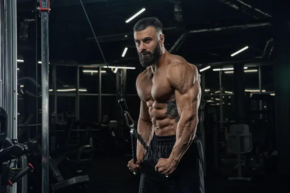 Ile ćwiczeń na triceps? Odkryj skuteczne metody treningowe