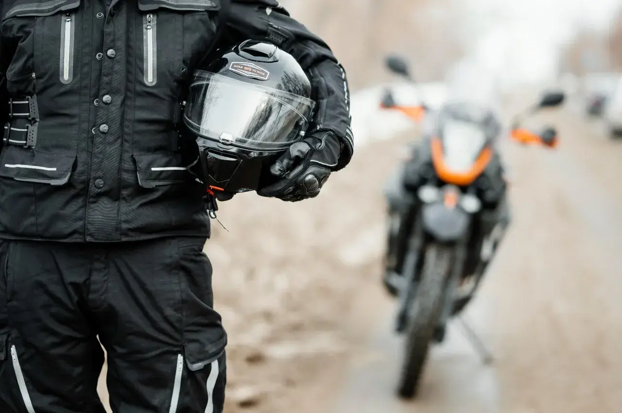Jak zmierzyć głowę do kasku motocyklowego, aby uniknąć błędów w doborze