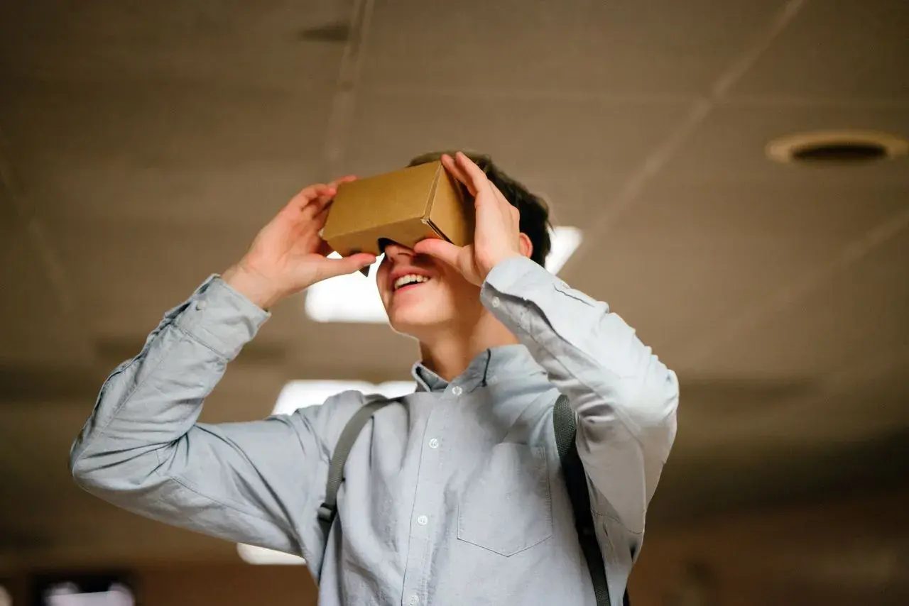 Jak oglądać filmy VR na telefonie: 7 prostych kroków i trików