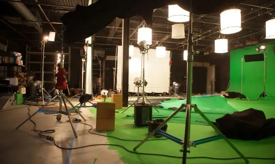 Wszystko, co znajdziesz w studiu filmowym - tajniki produkcji