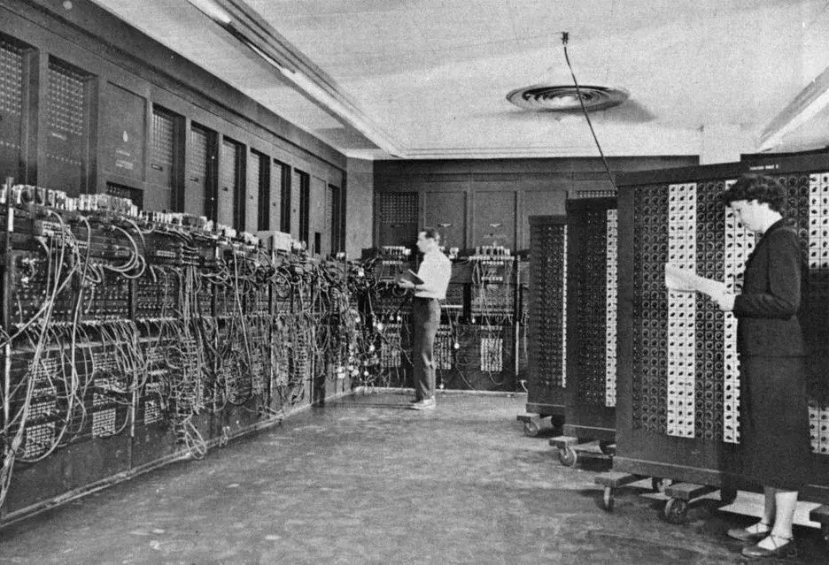 W którym roku wynaleziono komputer? Odkryj jego fascynującą historię