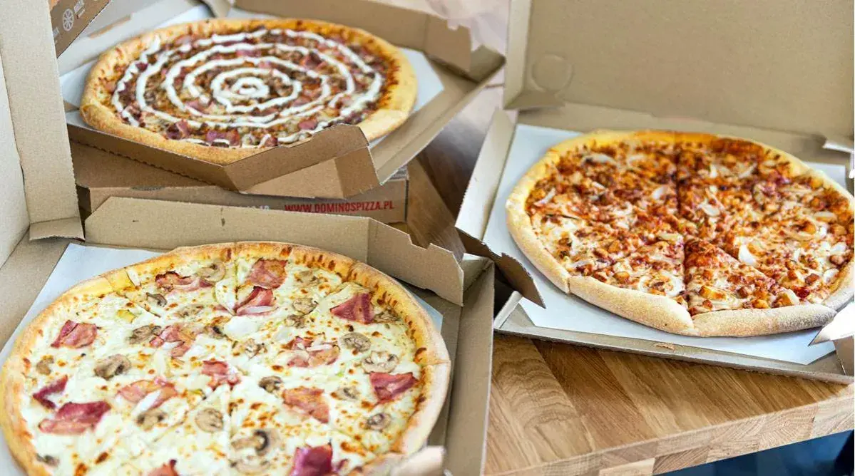 Pizza XXL Domino's - ile cm ma ta duża pizza? Sprawdź!
