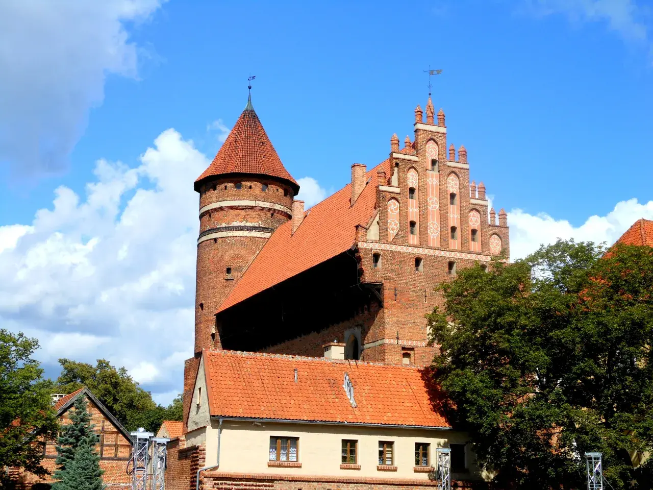 Zamek w Olsztynie - odkryj tajemnice ruin i ich fascynującą historię