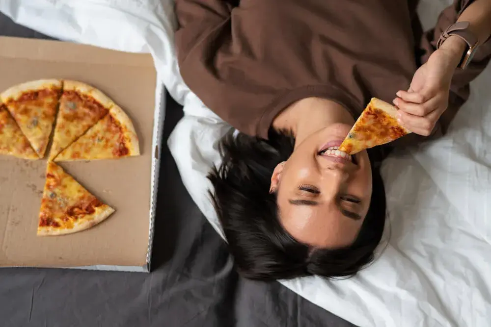 Czy można jeść pizzę karmiąc piersią? Sprawdź, co musisz wiedzieć