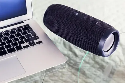 Jak podłączyć głośnik JBL do komputera? Proste sposoby i porady