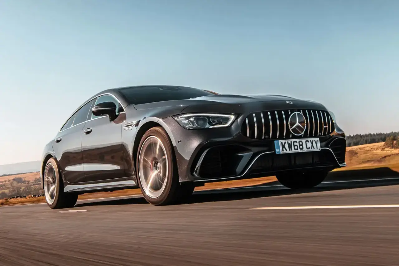Mercedes-AMG GT 4-drzwiowy: luksus, osiągi i porównania z konkurencją