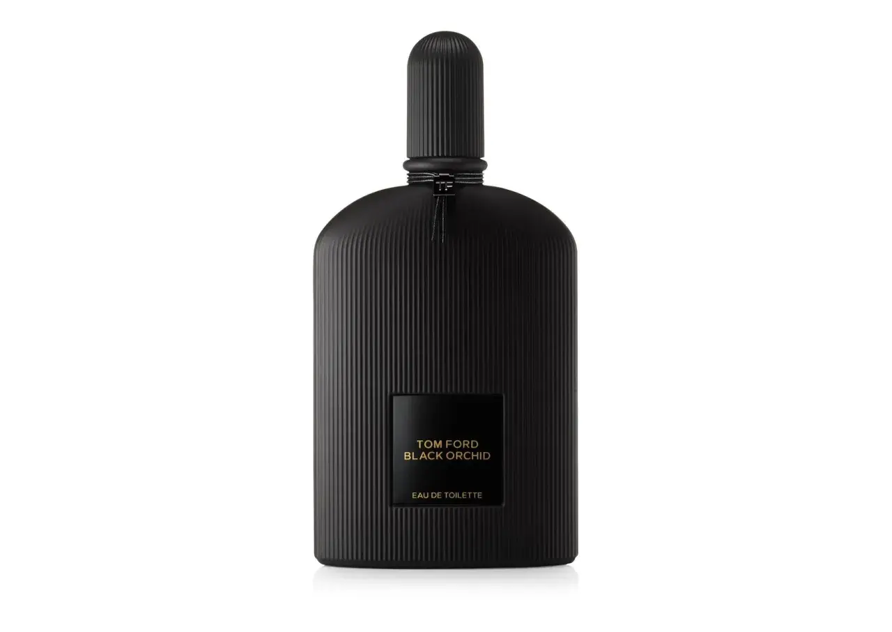 Elegancka, czarna butelka perfum Tom Ford Black Orchid, z charakterystycznymi pionowymi żłobieniami i złotą etykietą.
