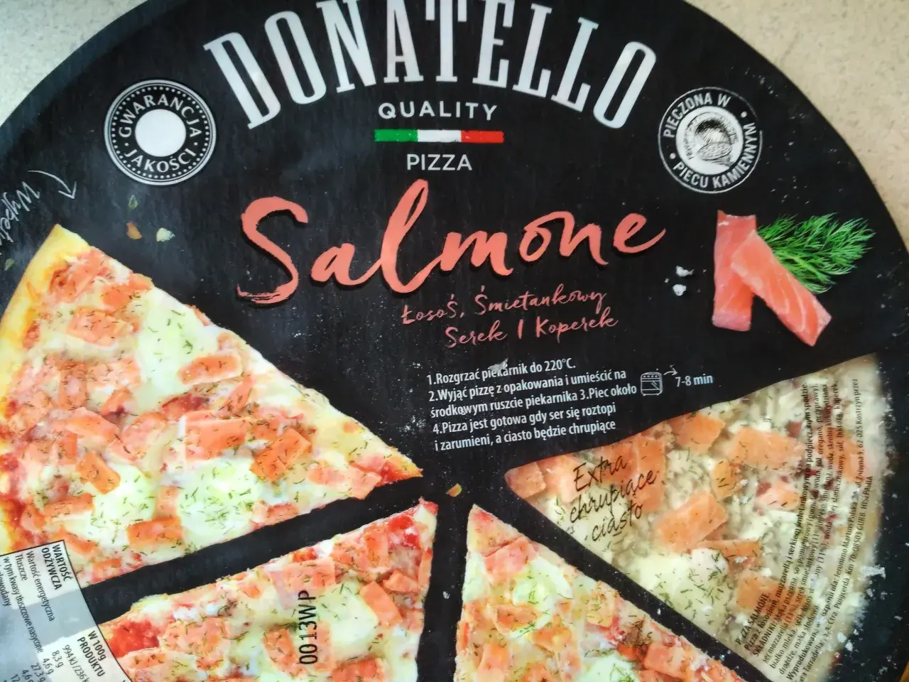 Pizza Donatello Salmone z łososiem, serkiem śmietankowym i koperkiem.