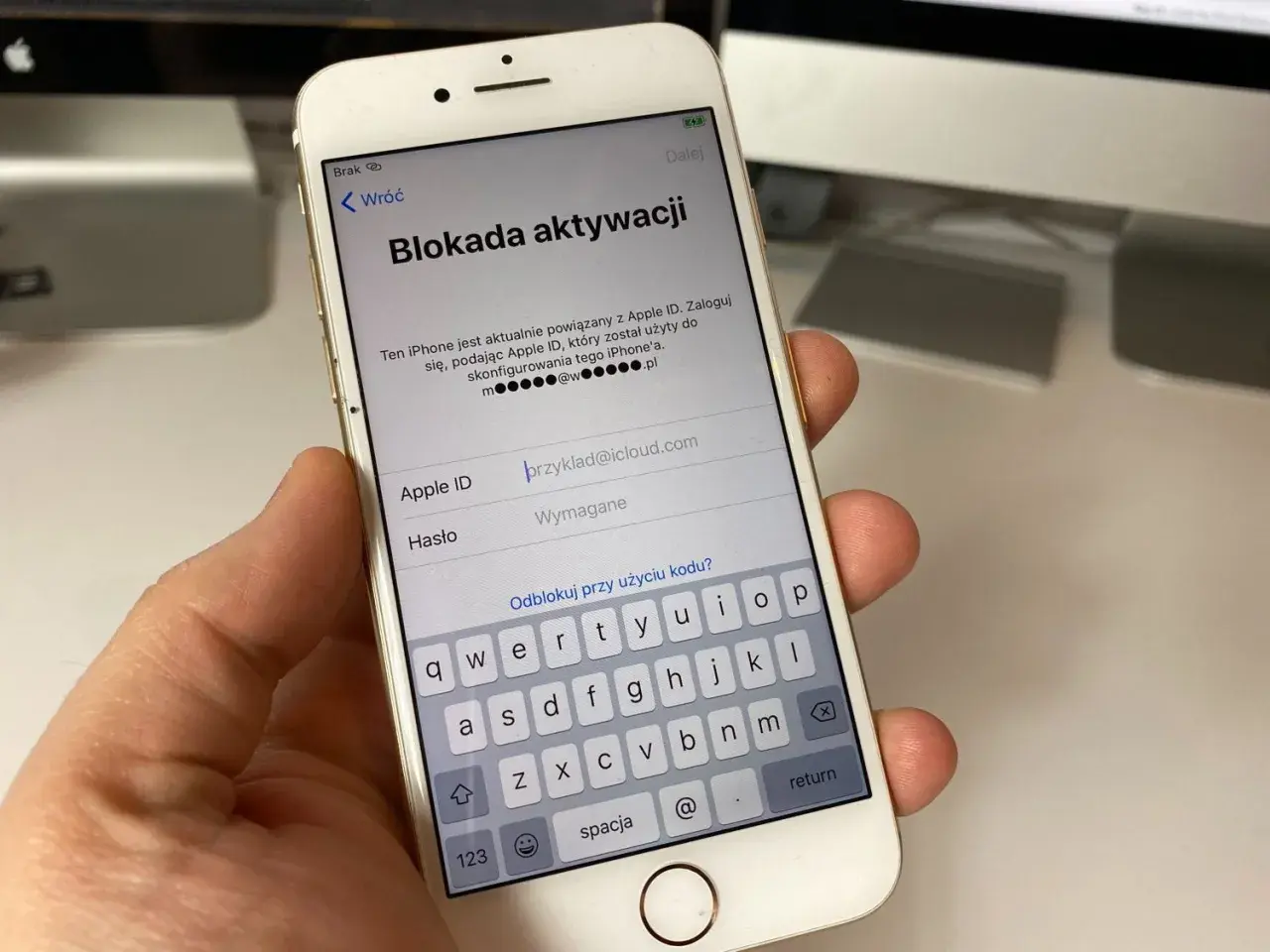 iPhone z blokadą aktywacji. To nie simlock, co to jest? To zabezpieczenie Apple ID.