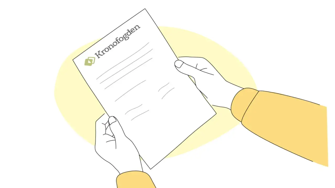 Händer håller ett papper med texten "Kronofogden" och en logotyp. Kanske ett brev om inkasso.