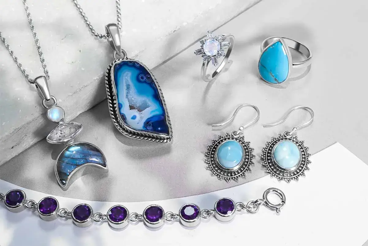 Collar, pendientes, anillos y pulsera con piedras para joyería: ágata azul, turquesa, larimar y amatista.