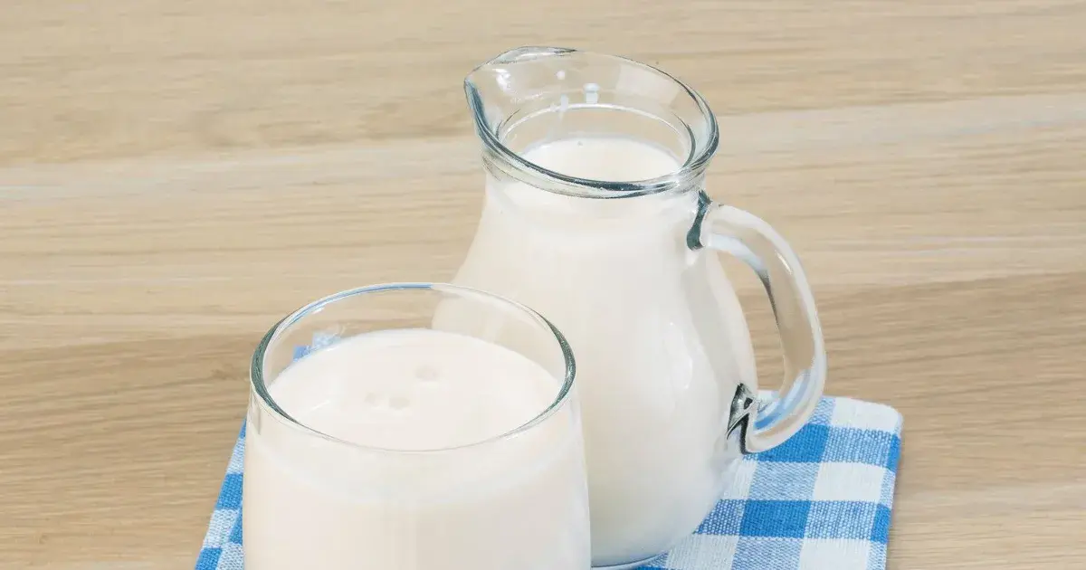 Czy maślanka odchudza? Odkryj jej właściwości wspomagające dietę