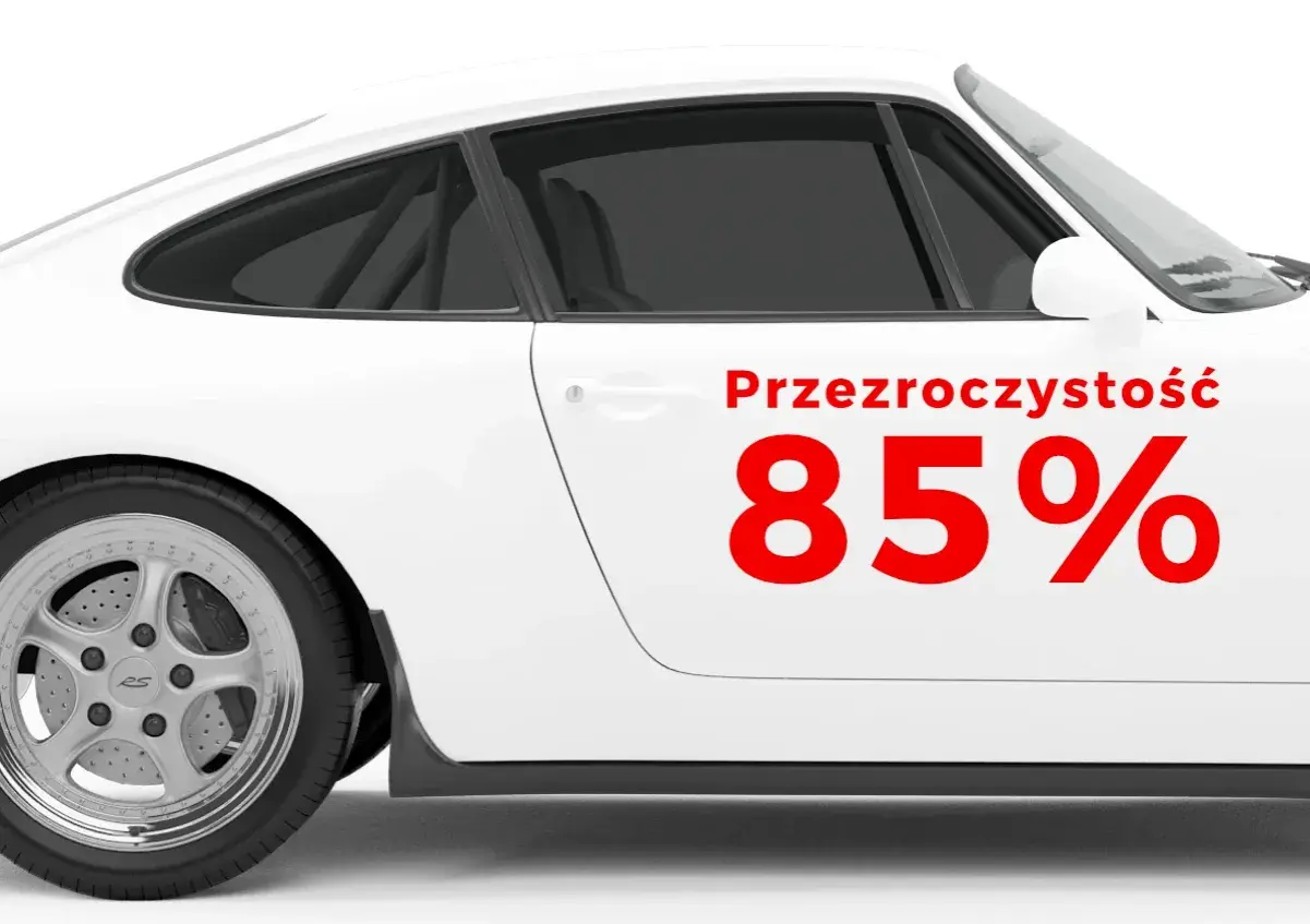 Białe auto sportowe z przyciemnianiem szyb sprayem. Przezroczystość 85%.
