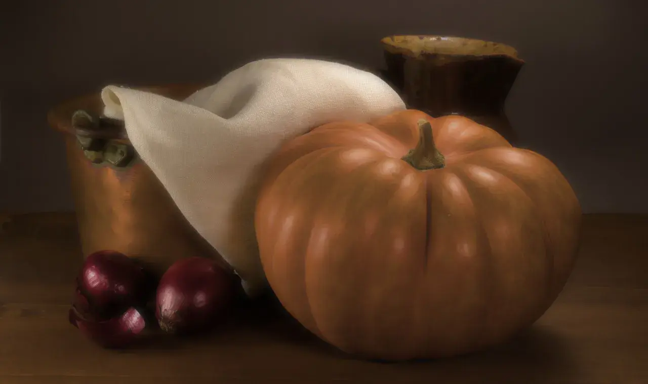 Zbiory jesienne: dynia, cebule, miedziany garnek i tkanina. Esempi still life fotografia.