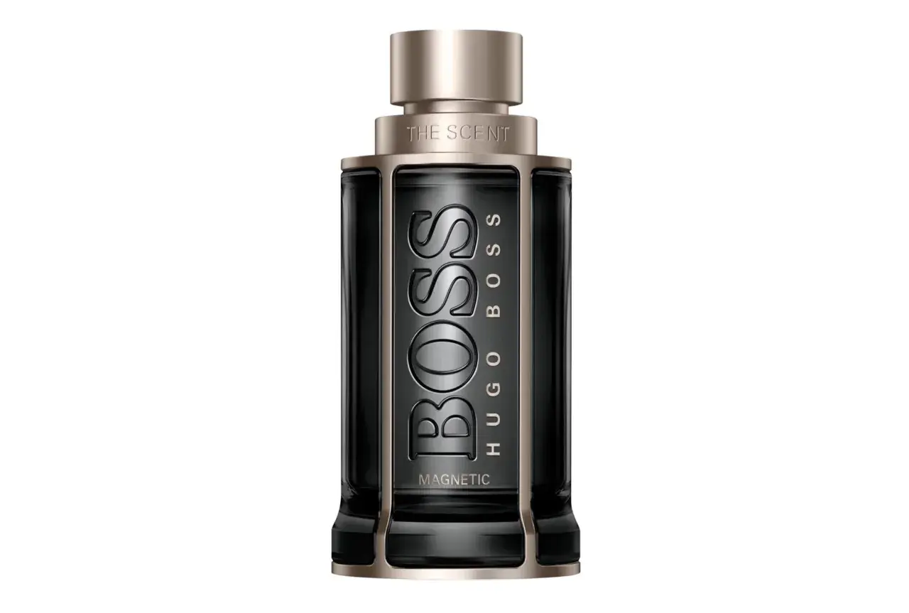 Elegancka butelka perfum Hugo Boss The Scent Magnetic w kolorze czarnym z metalicznymi detalami.