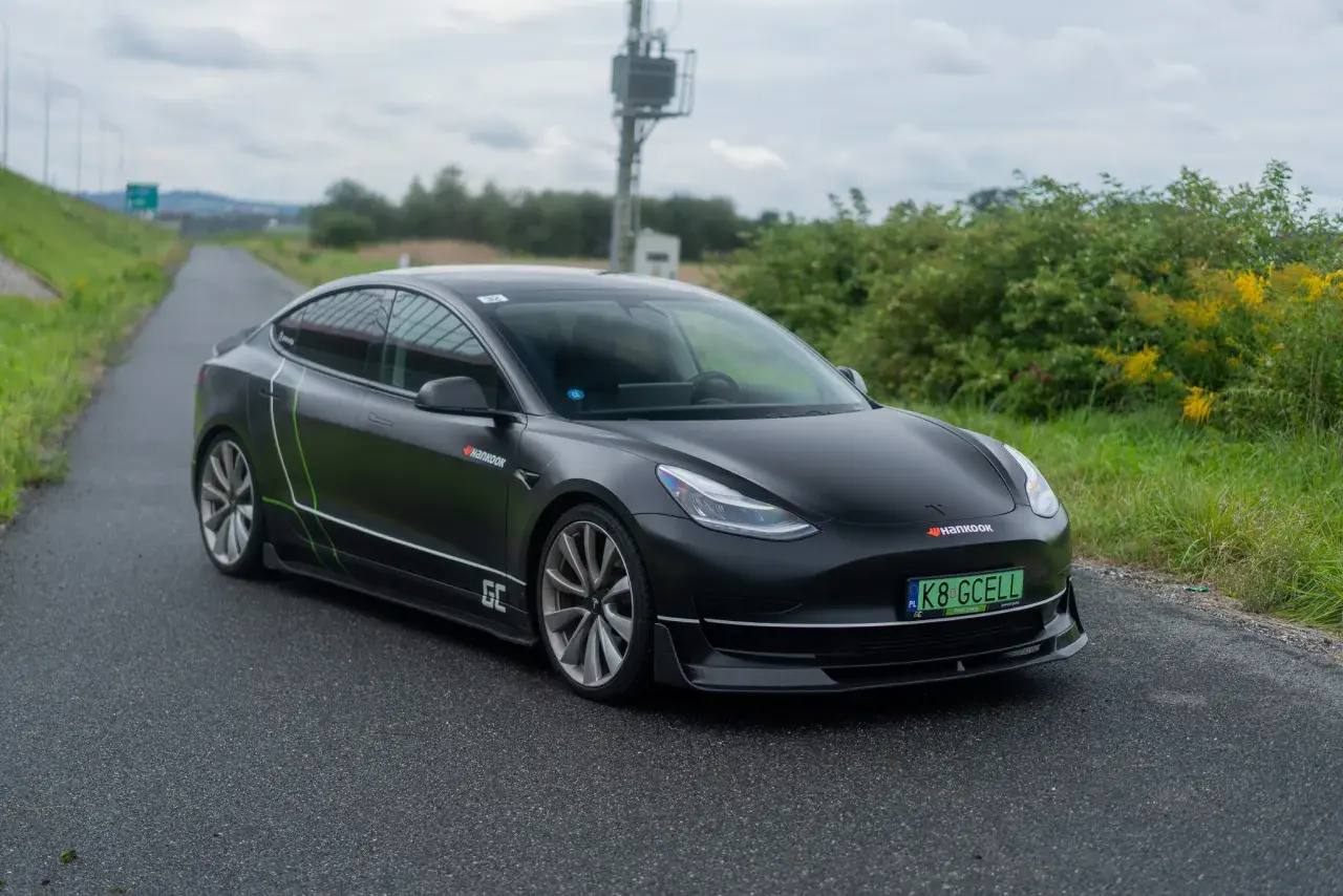 Opinie użytkowników o Tesla Model 3 - Co mówią właściciele na forum?