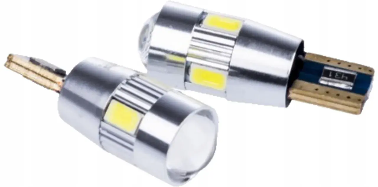 Dwie nowoczesne żarówki LED do przodu Audi A6 C6.