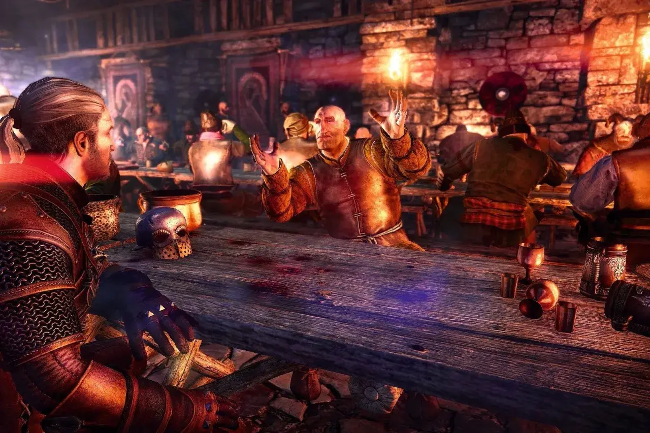W karczmie, gdzie każdy dzień to "wiedźmin 3 sezamie otwórz się", Geralt obserwuje mężczyznę z płonącą pochodnią.