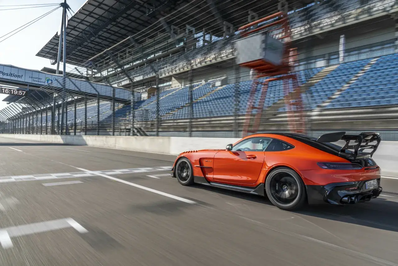 Mercedes AMG GT Black Series - Niezrównana moc i osiągi sportowe
