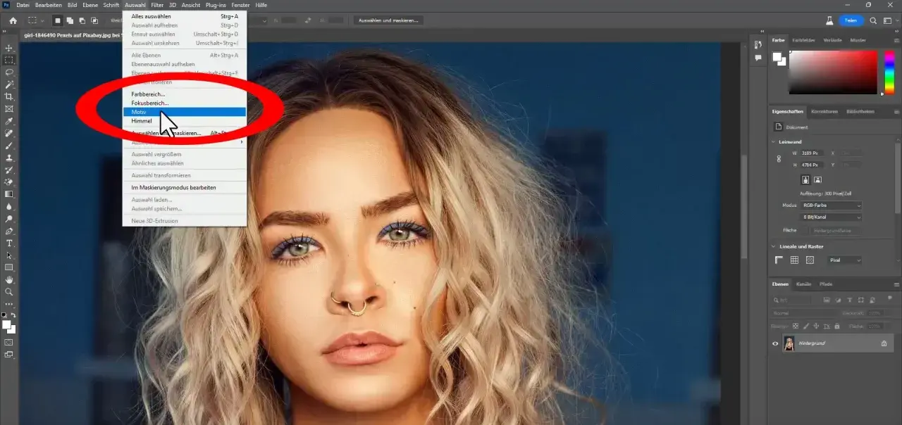 Kobieta z niebieskim makijażem oczu i septum. W menu zaznaczono "Motyw", co sugeruje wycinanie tła.