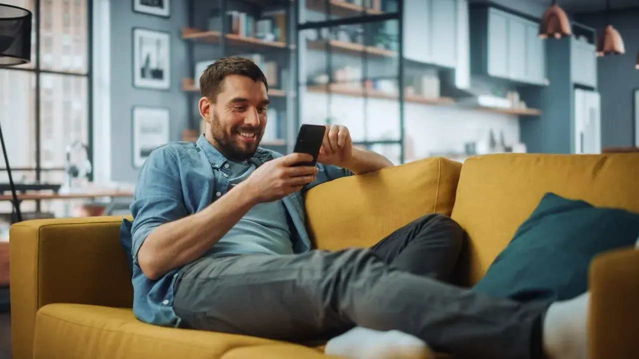 Telefon na abonament w lombardzie? Zobacz, co Ci grozi i co zyskasz!