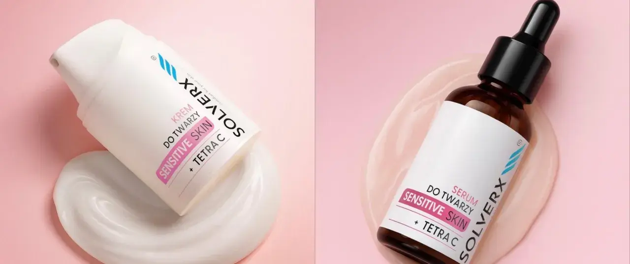 Krem i serum do twarzy SOLVERX z tetraizopalmitynianem askorbylu dla skóry wrażliwej, prezentowane na różowym tle z emulsją.