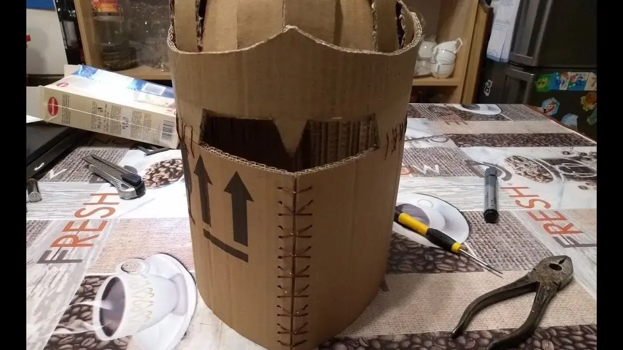 Jak zrobić strój Aresa dla dziecka? DIY z kartonu krok po kroku!