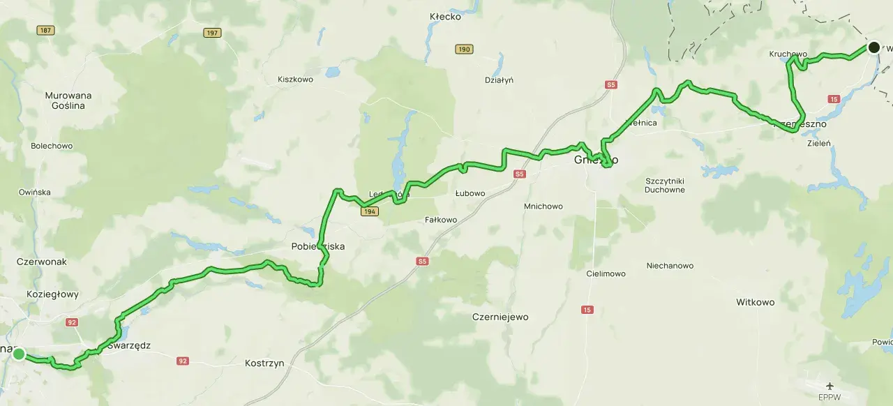 Trasa rowerowa Piastowski Trakt Rowerowy prowadzi przez malownicze tereny Wielkopolski, mijając Gniezno, Swarzędz i inne miejscowości.