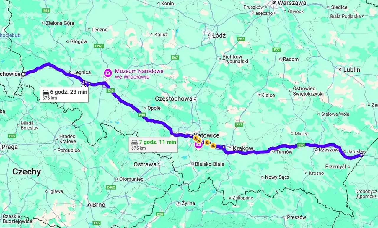 Trasa przez Polskę, od zachodu na wschód, pokazuje najdłuższą autostradę w Polsce. Widoczne miasta to Wrocław, Katowice, Kraków, Rzeszów.