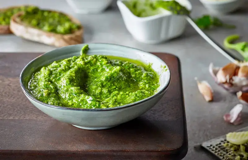 Pesto z bazylii z czym jeść: najlepsze pomysły na pyszne dania