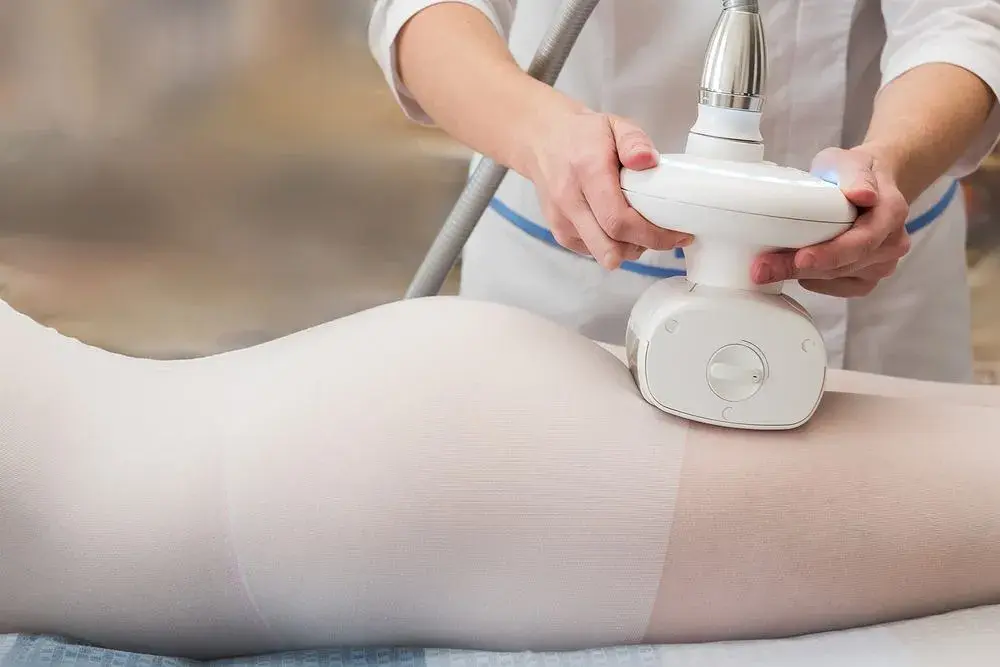 Endermologia: Co to? Efekty, cena, przeciwwskazania i czy warto?