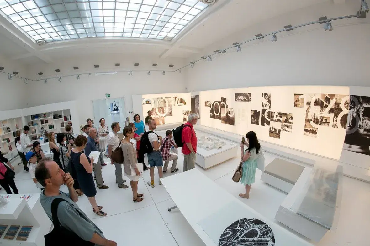 Pawilonu Czterech Kopuł muzeum sztuki współczesnej – historia i wystawy