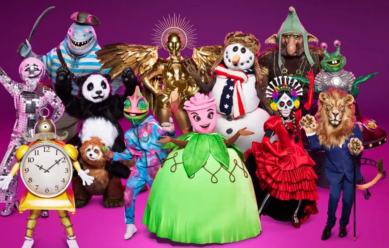 En grupp fantasifulla karaktärer från Masked Singer Sverige, inklusive en hajpirat, panda, snögubbe och lejon.