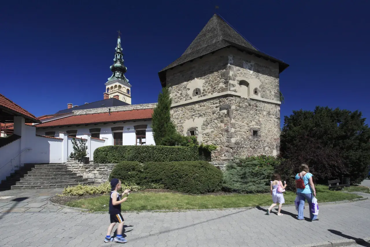 Najlepsze atrakcje w Nowym Jiczynie, które musisz zobaczyć