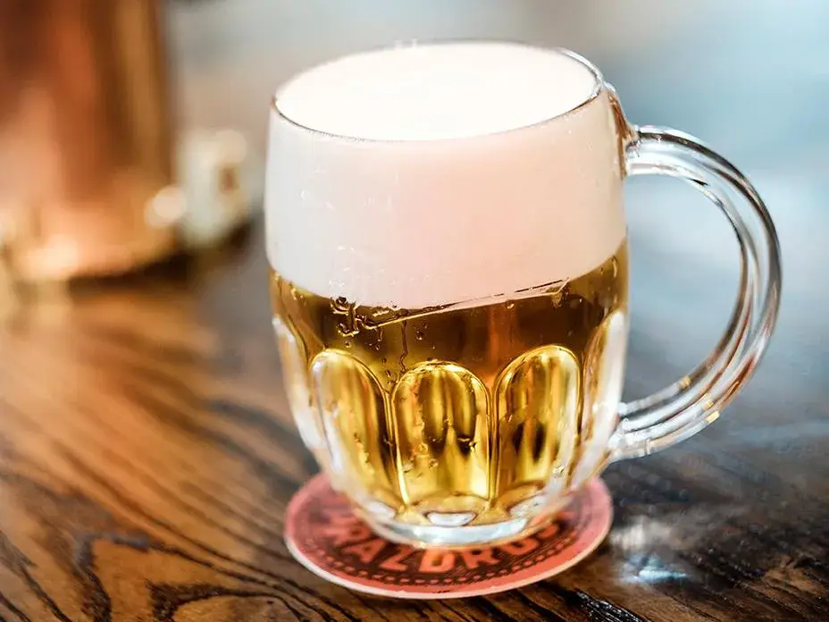 Jakie są piwa? Poznaj różnorodność smaków i rodzajów w Polsce