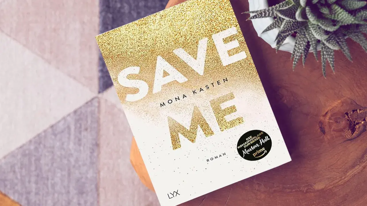 Buchcover "Save Me" von Mona Kasten, Teil der "Save Me"-Reihenfolge, mit goldenem Glitzer.